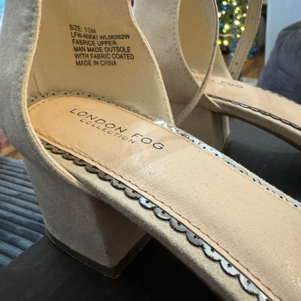 London Fog Beige Ankle Strap low chunk Heels, size 10 - Picture 2 of 5